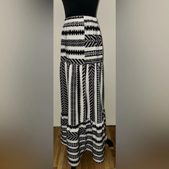Emery Rose Aztec Print Tiered Maxi Skirt - Size M - Picture 5 of 7